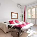 Teano - 10min To Colosseo, 100mt To Metro, A-c, 2 Bedrooms