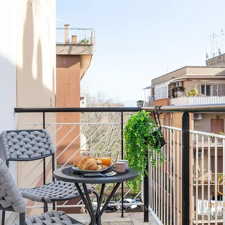 Teano - 10min To Colosseo, 100mt To Metro, A-c, 2 Bedrooms Διαμέρισμα